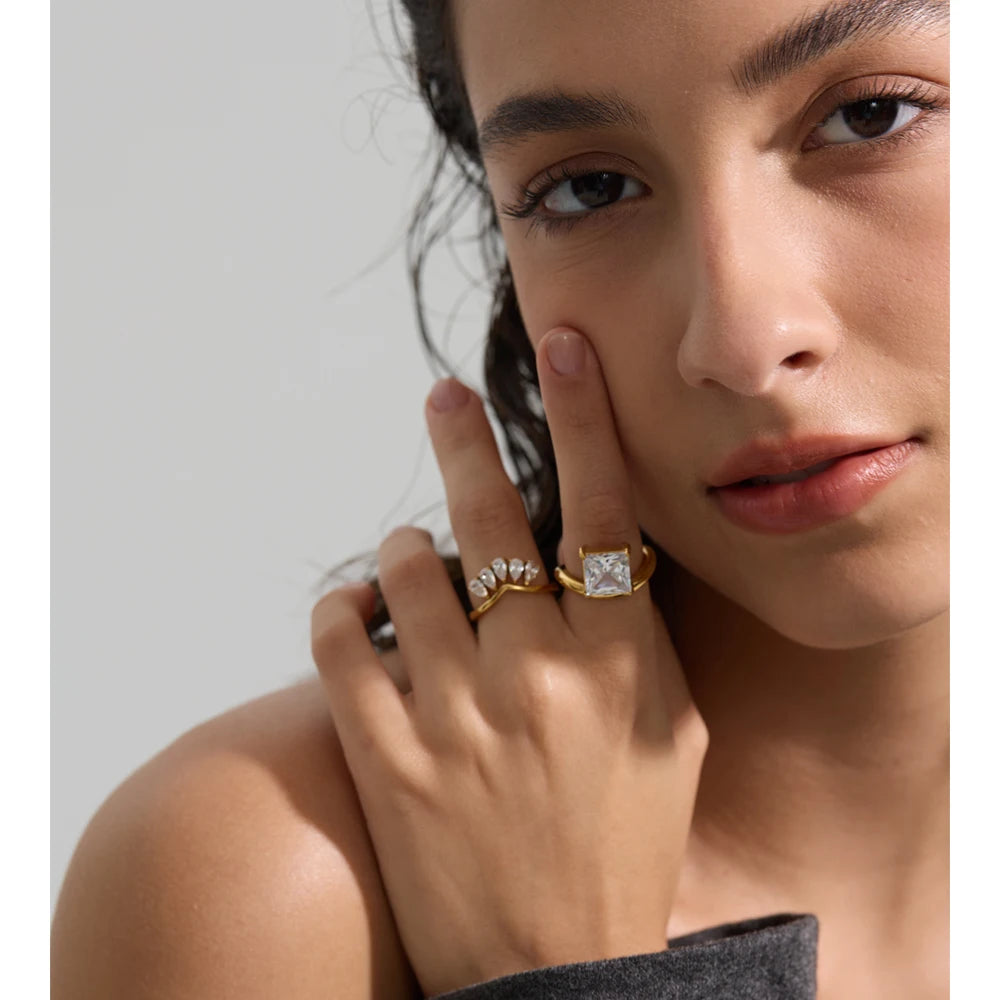 Anello “Petal Shine” – Gocce di Luce