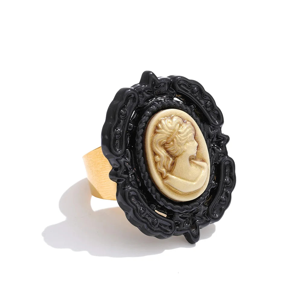 Anello “Noble Frame” – Ritratto Scolpito