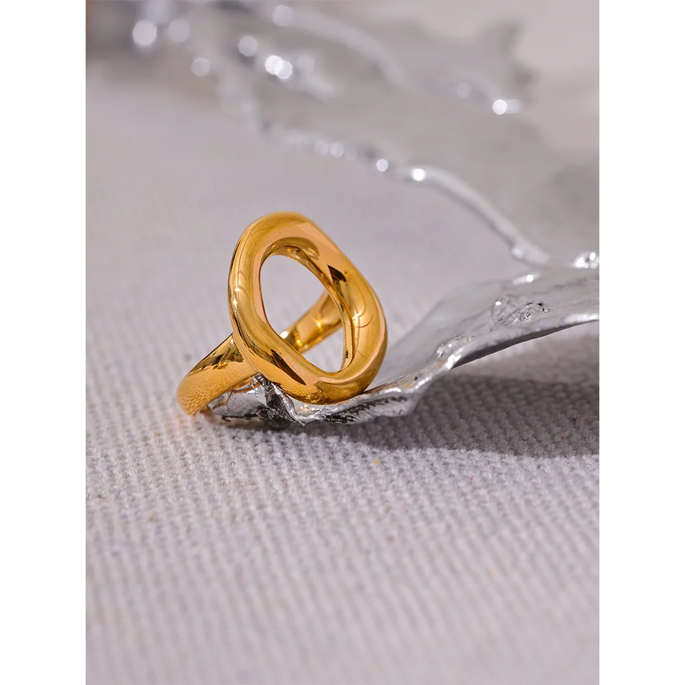 Anello Minimalista Dorato – Design Geometrico in Acciaio Inossidabile