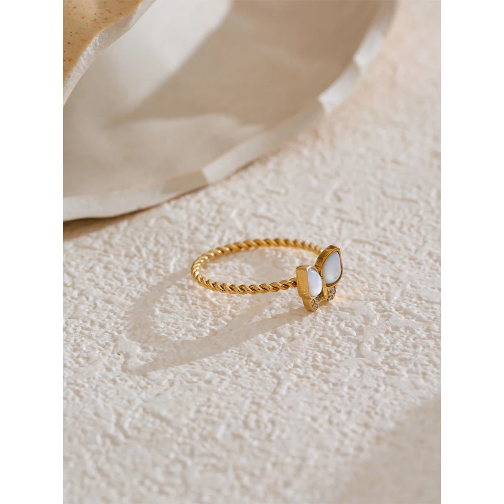 Anello Farfalla di Perla – Eleganza Naturale in Acciaio Oro